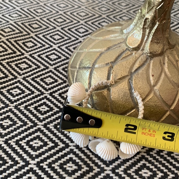 Shell hoop earrings - Picture 3 of 4